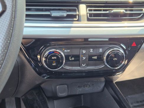 Certified 2025 Chevrolet Trax LT FWD image 25