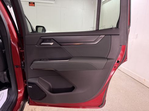 New 2025 GMC Acadia AT4 w/ Luxury Package AWD/4WD image 37