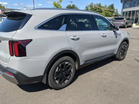 Certified 2025 Kia Sorento S w/ Panoramic Sunroof Package FWD image 10