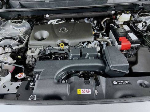 Used 2025 Toyota RAV4 XLE AWD/4WD image 28