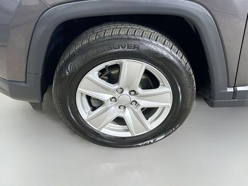 Used 2022 Jeep Compass Latitude AWD/4WD image 8