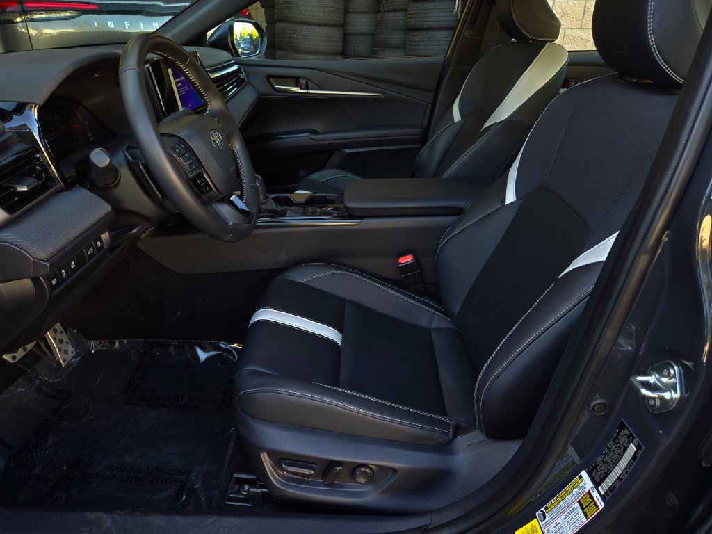 Used 2025 Toyota Camry SE FWD image 18