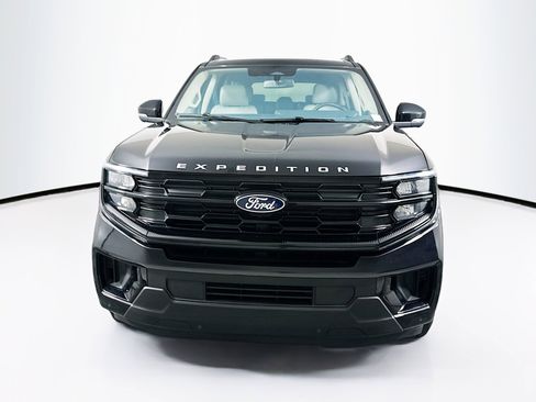 Used 2025 Ford Expedition Max Active RWD image 2