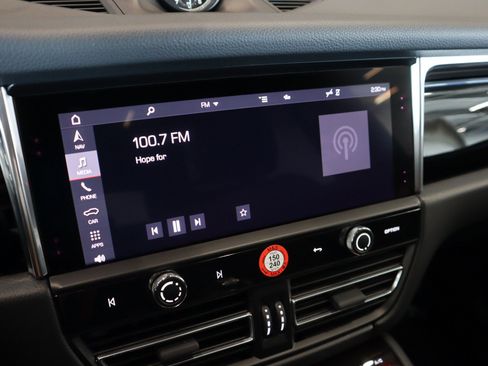 Certified 2025 Porsche Macan AWD/4WD image 19
