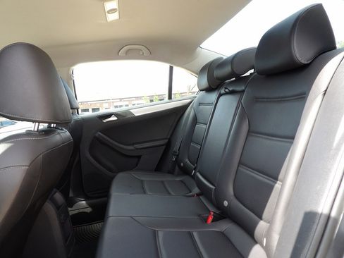 Used 2018 Volkswagen Jetta Wolfsburg Edition image 27