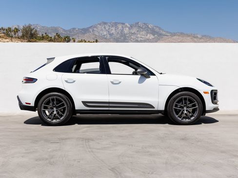 Certified 2025 Porsche Macan Turbo AWD/4WD image 8