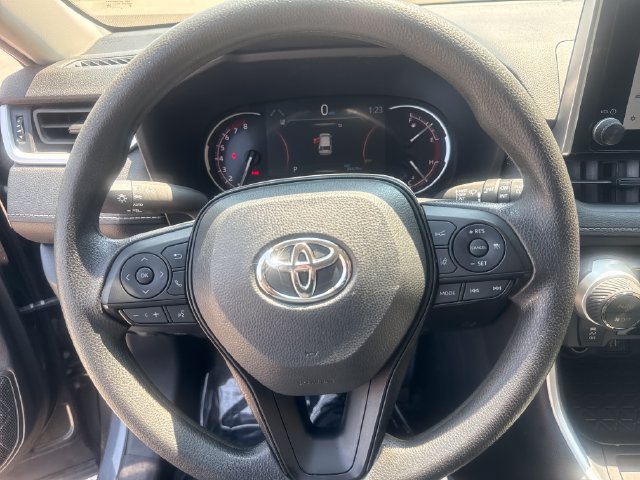 Used 2025 Toyota RAV4 XLE FWD image 12