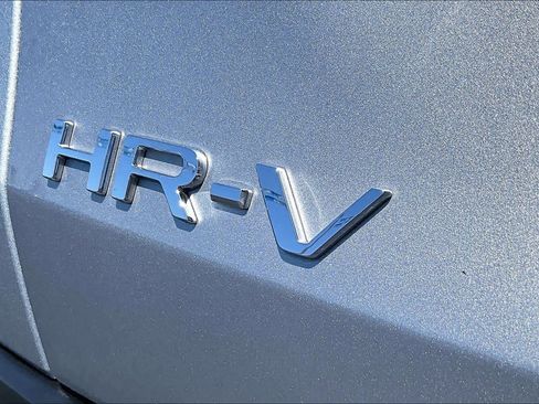 Used 2023 Honda HR-V LX image 9
