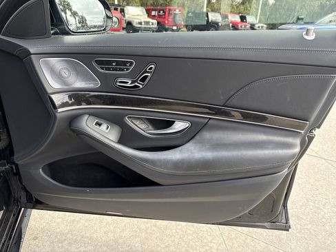 Used 2019 Mercedes-Benz S 560 Sedan image 40