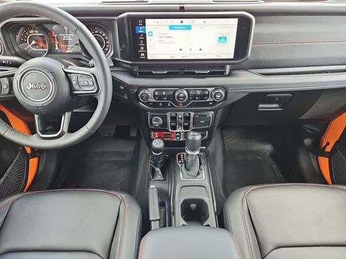 Used 2025 Jeep Wrangler Unlimited Rubicon w/ Convenience Group image 16