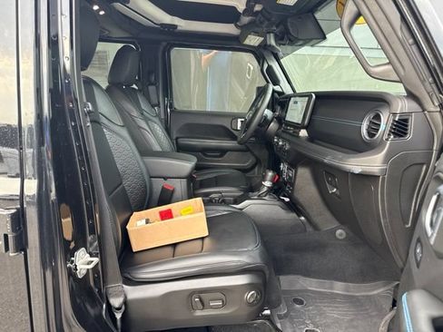 Used 2024 Jeep Wrangler High Altitude AWD/4WD image 10
