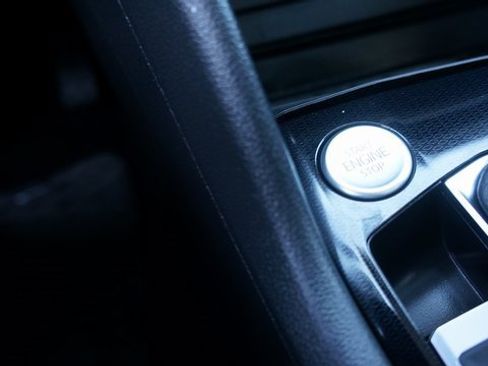 Certified 2025 Volkswagen Taos SE w/ Panoramic Sunroof Package image 25