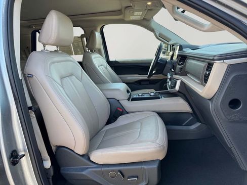 Used 2024 Ford Expedition Limited image 12