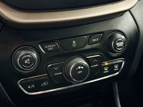 Used 2016 Jeep Cherokee Latitude image 14