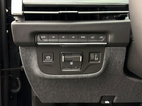 Used 2026 Cadillac Escalade Platinum Sport AWD/4WD image 23