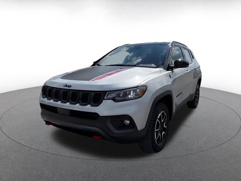 Used 2025 Jeep Compass Trailhawk AWD/4WD image 7