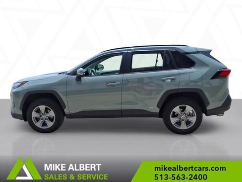 Used 2023 Toyota RAV4 XLE AWD/4WD image 4