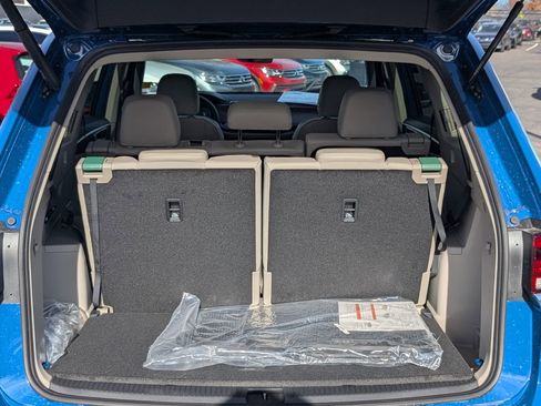 Used 2025 Volkswagen Atlas SE image 24