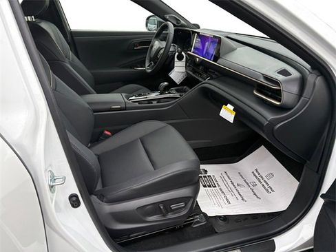 New 2026 Toyota Crown Platinum image 11