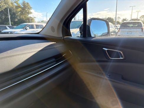 Certified 2025 Kia Carnival EX FWD image 16