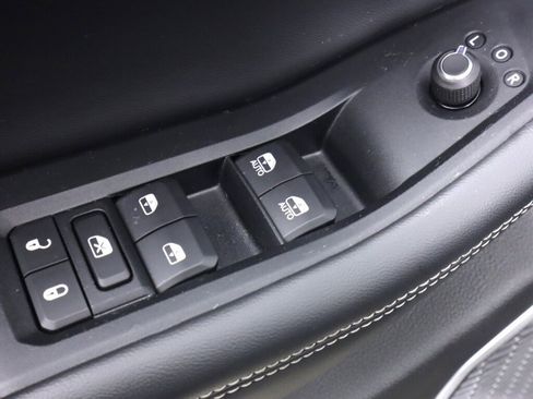 Used 2022 Jeep Grand Cherokee Limited 4xe image 34