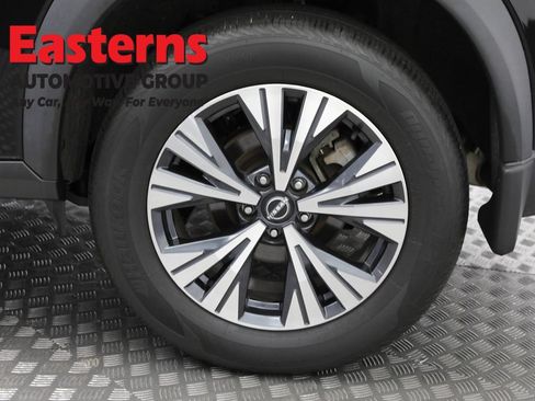 Used 2023 Nissan Rogue SV AWD/4WD image 34