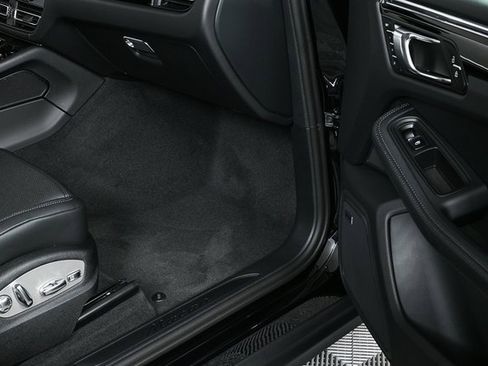 New 2025 Porsche Macan image 26