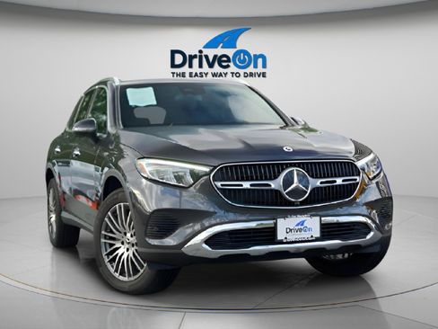 Used 2024 Mercedes-Benz GLC 300 4MATIC image 11