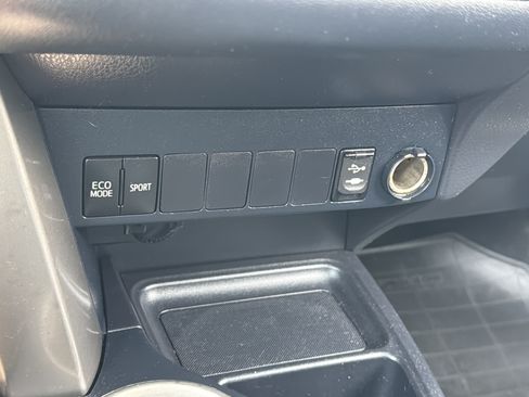 Used 2014 Toyota RAV4 XLE AWD/4WD image 22