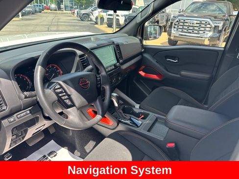 Used 2024 Nissan Frontier PRO-4X w/ Technology Package AWD/4WD image 14