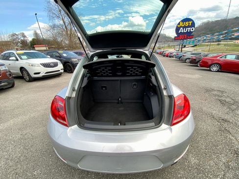 Used 2013 Volkswagen Beetle 2.0T image 11