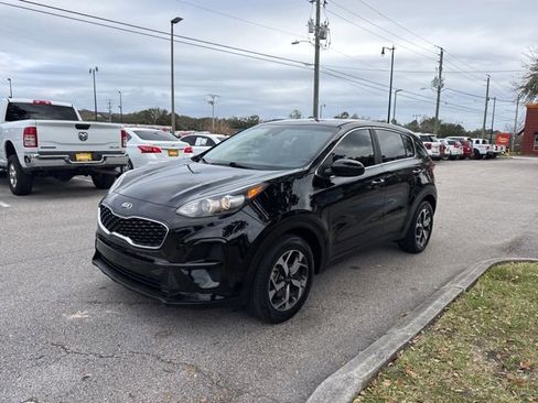 Used 2021 Kia Sportage LX image 3
