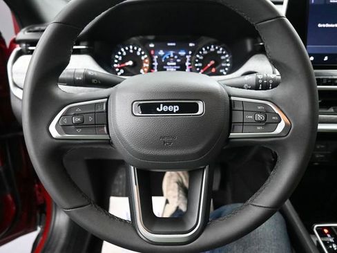 Used 2025 Jeep Compass Latitude AWD/4WD image 15