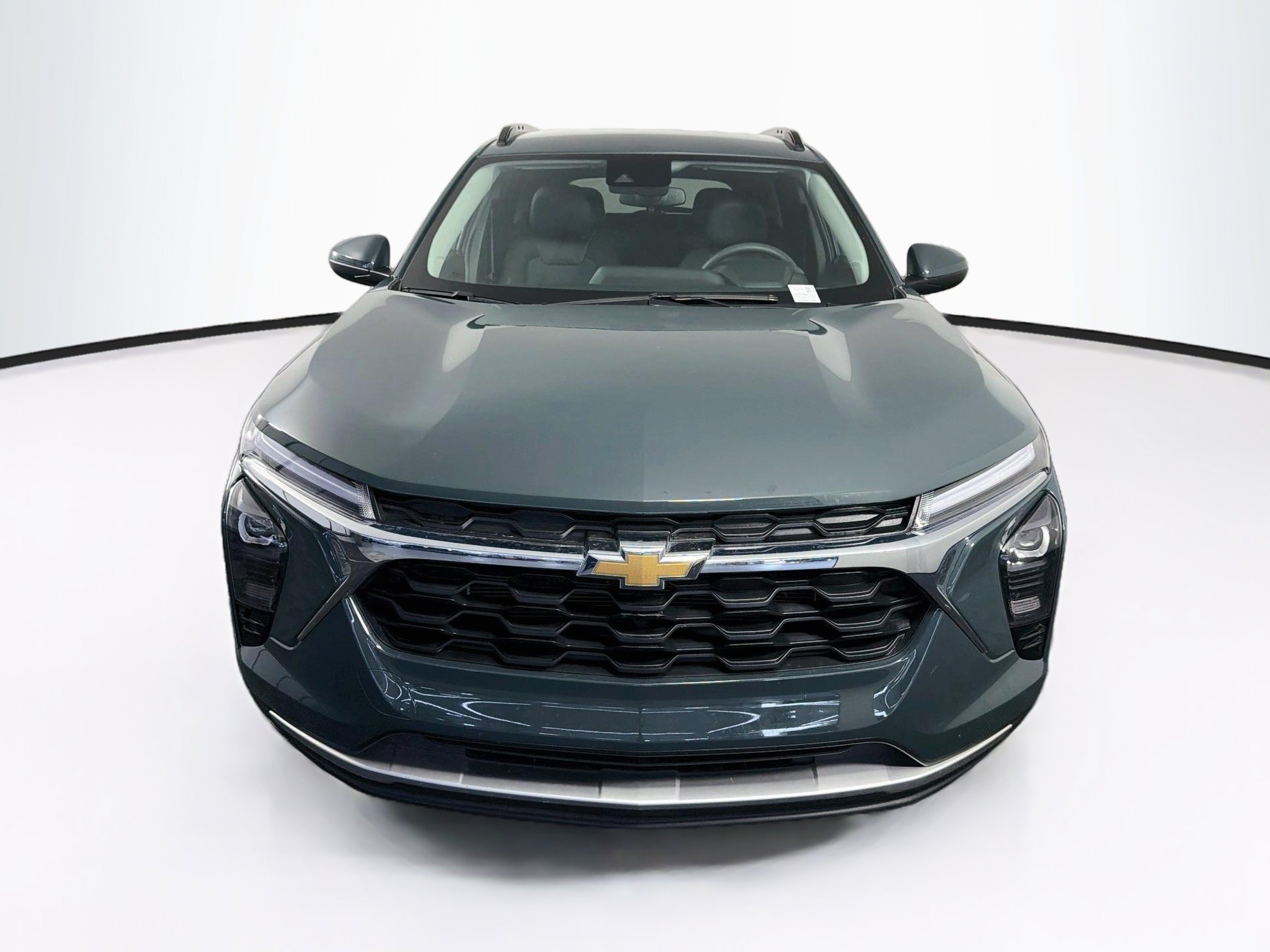 Used 2025 Chevrolet Trax LT FWD image 2
