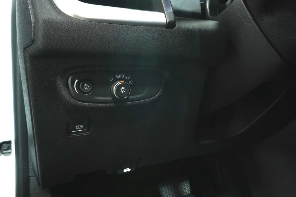 Used 2021 GMC Terrain SLE FWD image 23
