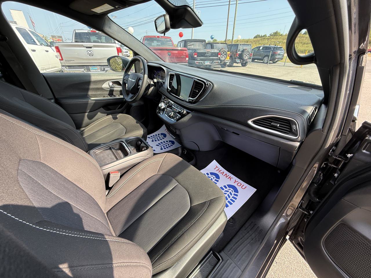 Used 2023 Chrysler Pacifica Touring FWD image 31