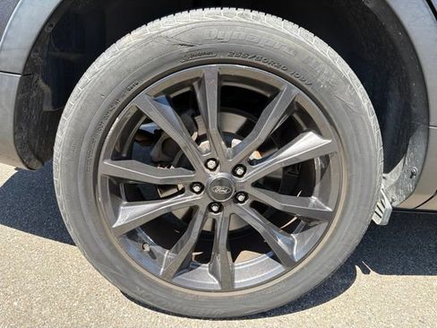 Used 2018 Ford Explorer XLT w/ Equipment Group 202A FWD image 23