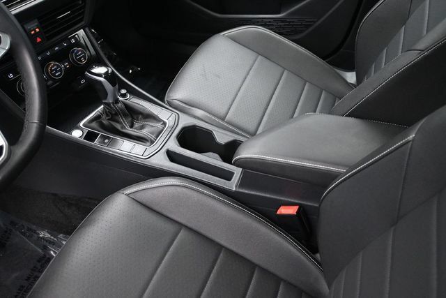 Used 2024 Volkswagen Jetta SE w/ Panoramic Sunroof Package FWD image 17