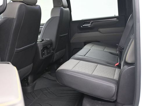 Used 2024 Chevrolet Silverado 2500 ZR2 w/ Technology Package AWD/4WD image 13
