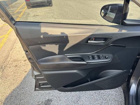 Used 2018 Toyota C-HR XLE FWD image 20