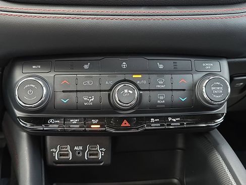 Used 2025 Dodge Durango GT AWD/4WD image 28