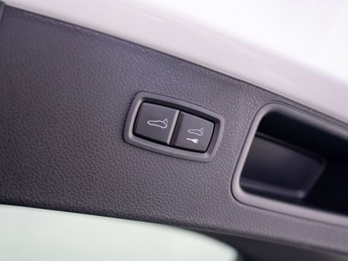 Certified 2026 Porsche Macan AWD/4WD image 33
