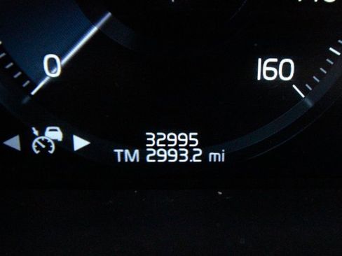 Certified 2022 Volvo XC90 T6 Momentum w/ Advanced Package image 5