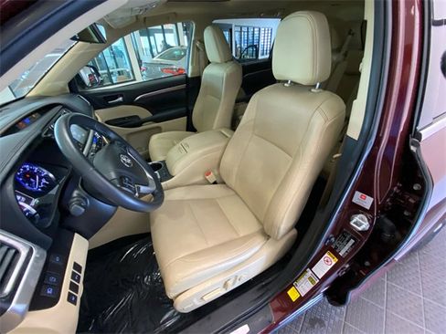 Used 2019 Toyota Highlander Limited image 11