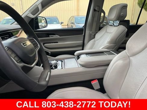 Used 2023 Jeep Wagoneer Series III w/ Premium Group I AWD/4WD image 9