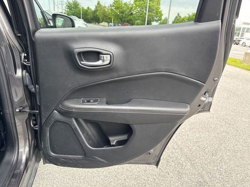 Used 2018 Jeep Compass Latitude AWD/4WD image 13