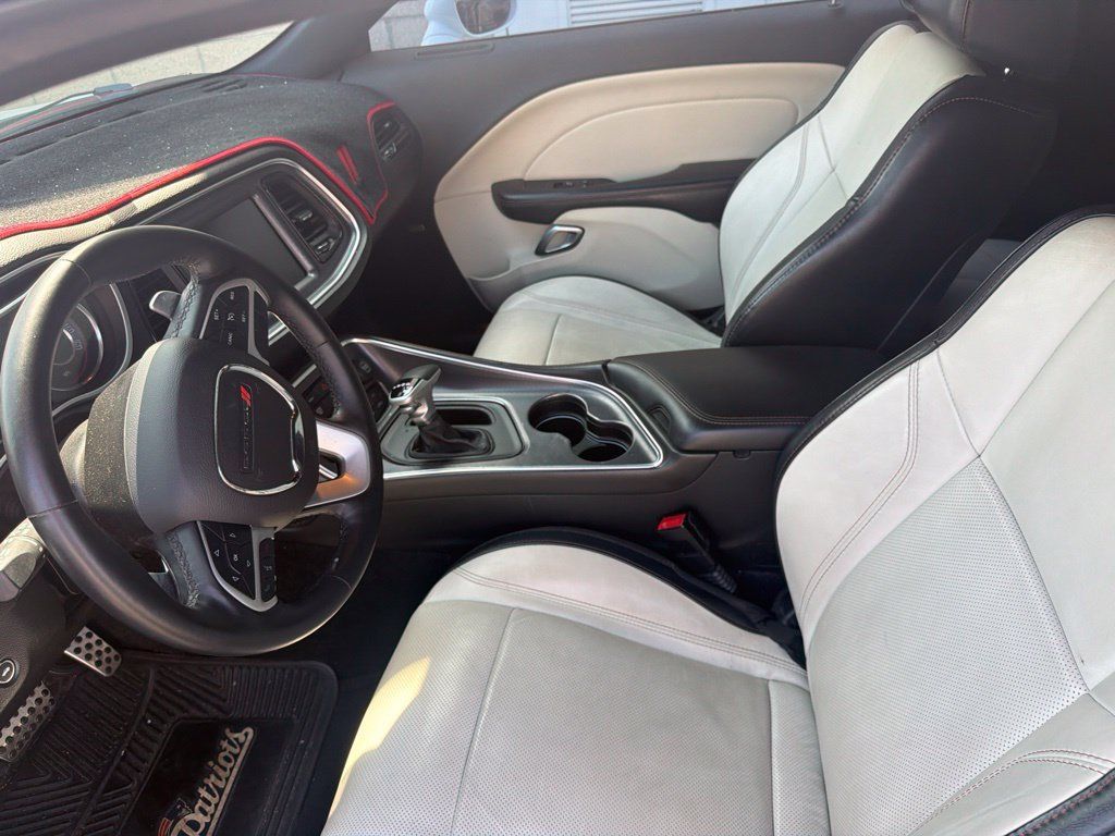 Used 2015 Dodge Challenger SXT Plus w/ Driver Convenience Group RWD image 7