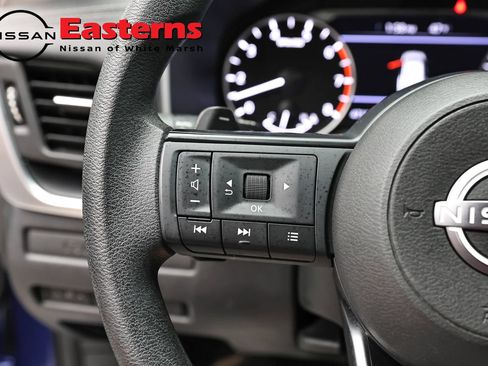 Used 2023 Nissan Rogue S AWD/4WD image 15