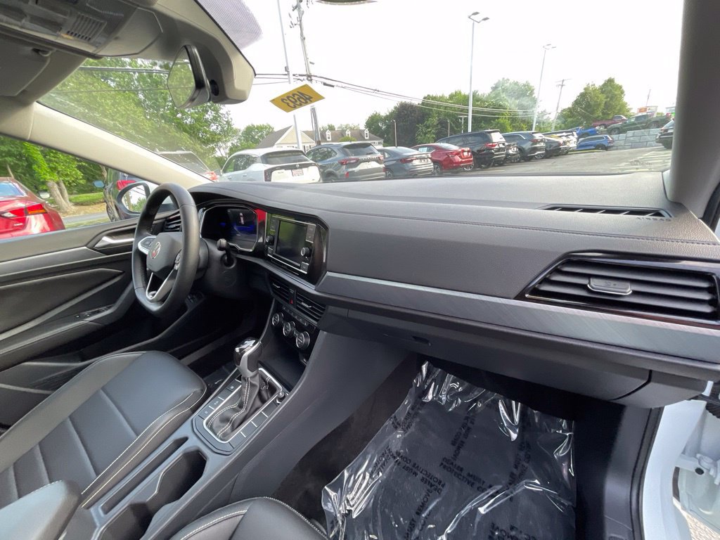 Used 2023 Volkswagen Jetta SE FWD image 17