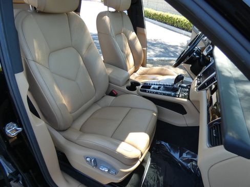 Used 2018 Porsche Macan Sport Edition image 32